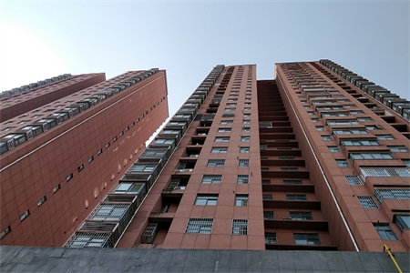 佛山东邸3室2厅2卫132m2中档装修带储藏室证满二