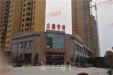 东原小区简单装修送大车库证满5年